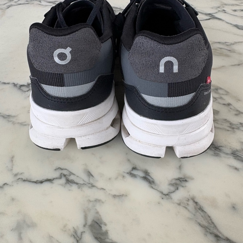 On running Cloudrift women’s 7.5 sneaker shoes - Picture 3 of 7